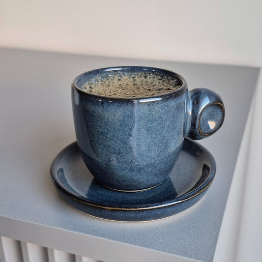 Rankų darbo espresso puodelis