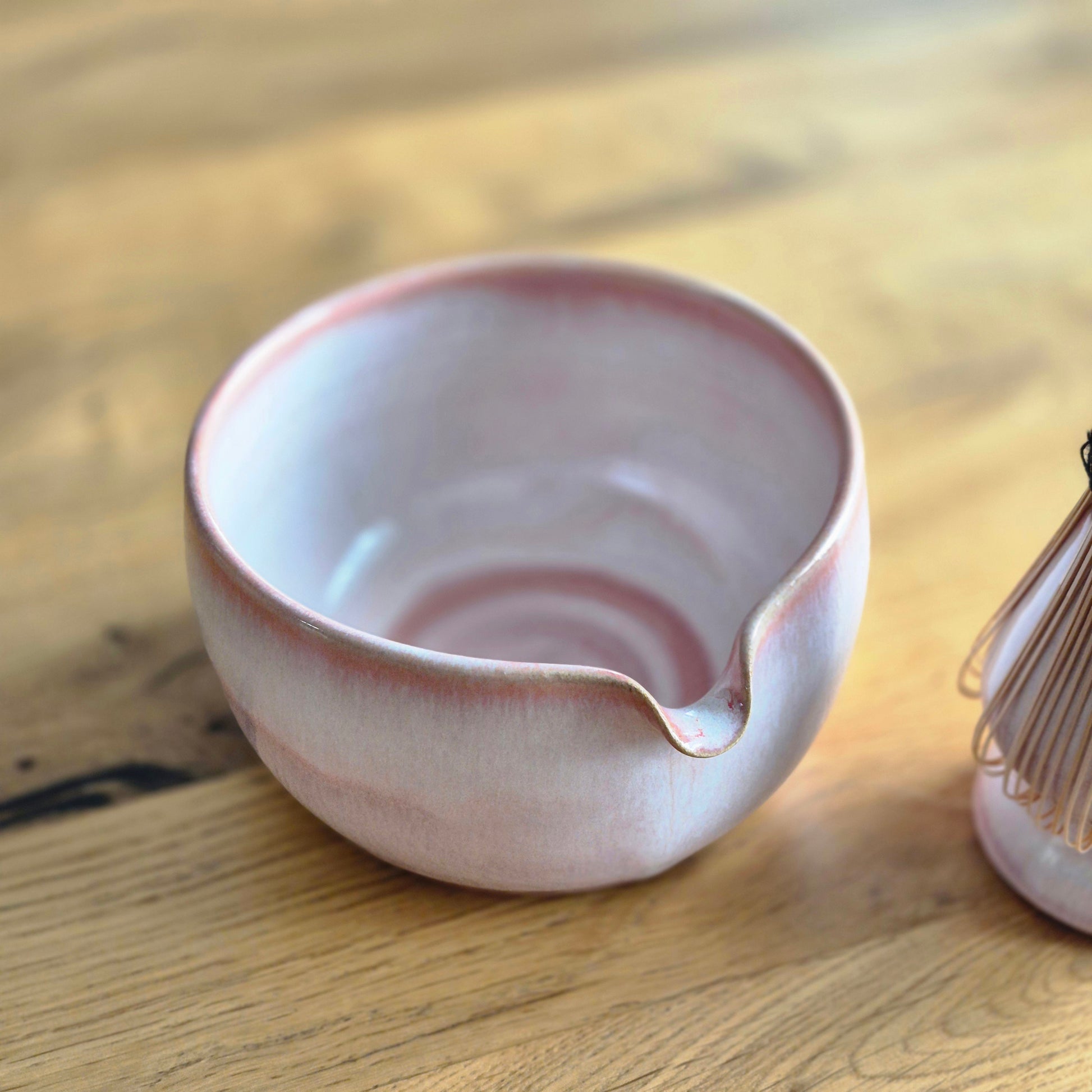 Rožinis matcha puodelis